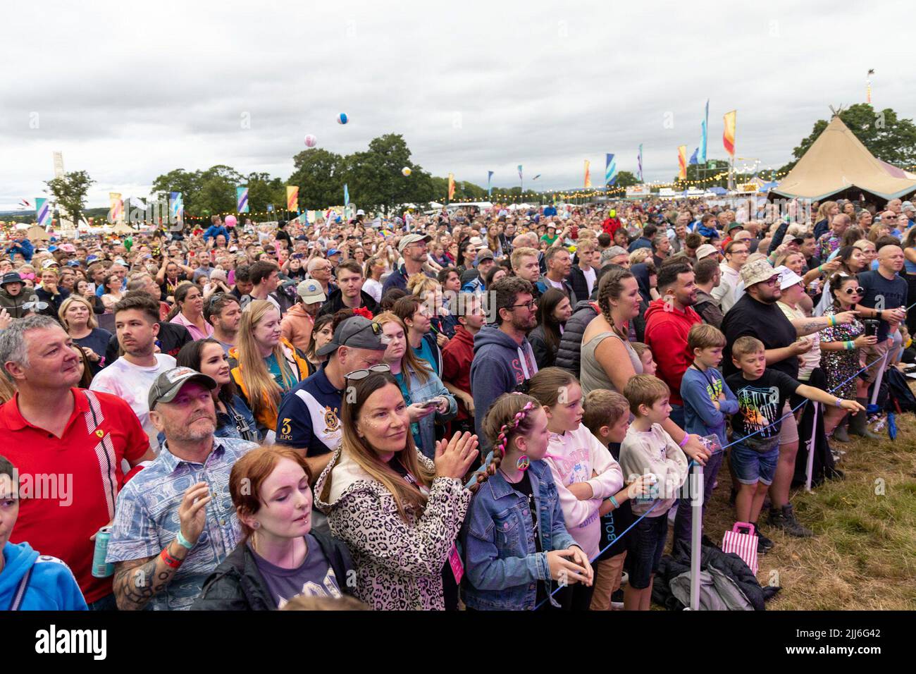 CarFest North, Cheshire, Royaume-Uni. 23rd juillet 2022. « McFly » (Danny Jones, Tom Fletcher, Dougie Pointer, Harry Judd) à CarFest North, organisé par Chris Evans, le week-end idéal pour toute la famille, avec sept festivals magiques remplis de voitures emblématiques, de stars et de musique, tout en amassant de l'argent pour les œuvres caritatives pour enfants. Crédit : Julian Kemp/Alay Live News Banque D'Images