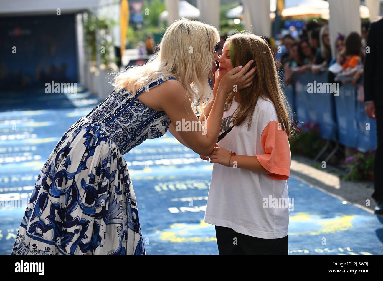 GIFFONI VALLE PIANA, ITALIE - JUILLET 23 : Micaela Ramazzotti et sa fille Anna Virzì assistent au tapis bleu du Festival du film de Giffoni 2022, le mois de juillet Banque D'Images