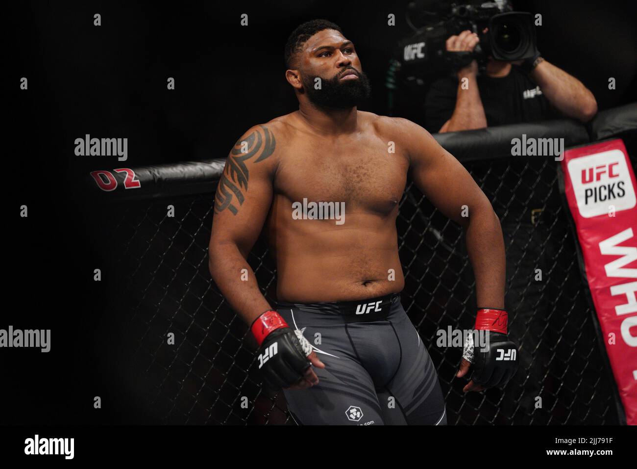 LONDRES, Royaume-Uni - JUILLET 23 : Curtis Blaydes se prépare à combattre Tom Aspinall dans leur combat de poids lourd pendant la nuit de combat de l'UFC : Blaydes v Aspinall à l'Arena O2 sur 23 juillet 2022, à Greenwich, Londres, Royaume-Uni. (Photo de Scott Garfitt/PxImages) Banque D'Images