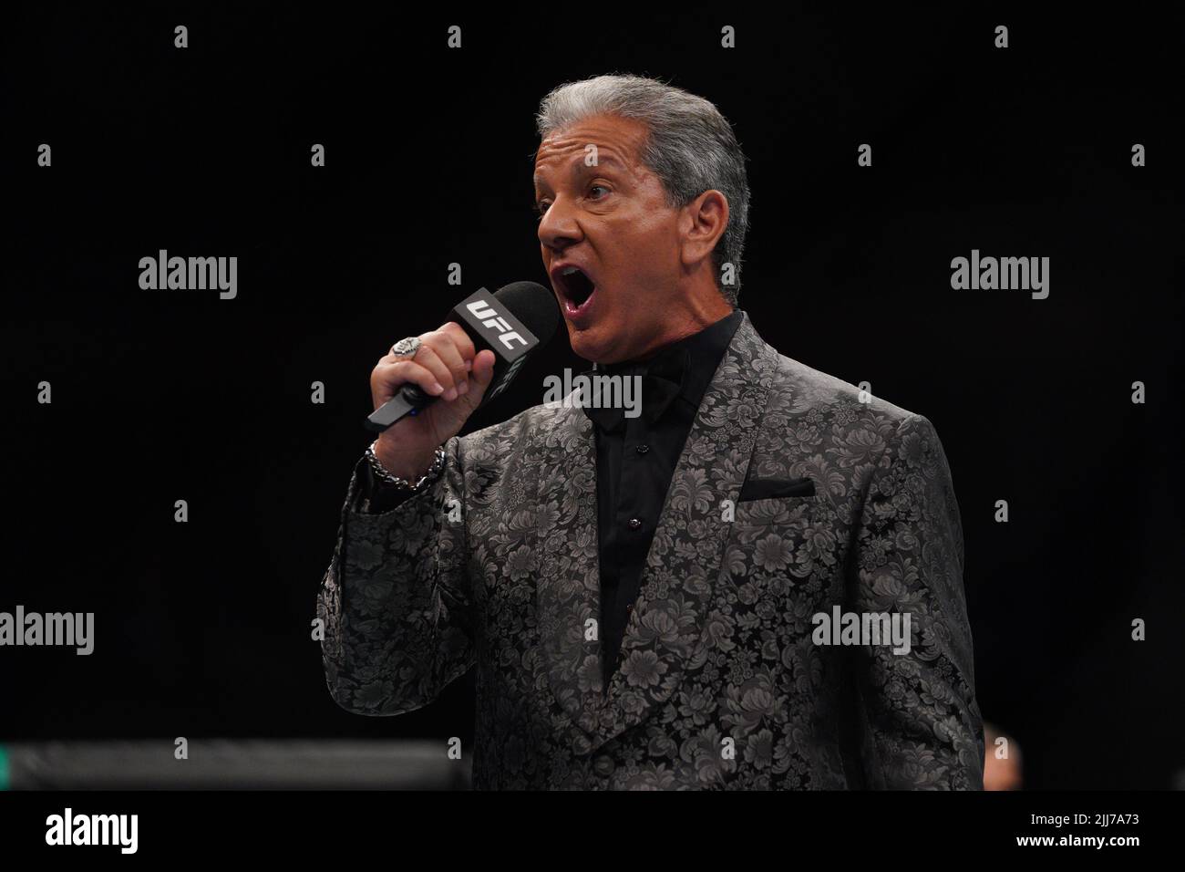 LONDRES, Royaume-Uni - JUILLET 23 : Bruce Buffer pendant la nuit de combat de l'UFC : événement Blaydes v Aspinall à l'arène O2 sur 23 juillet 2022, à Greenwich, Londres, Royaume-Uni. (Photo de Scott Garfitt/PxImages) Banque D'Images
