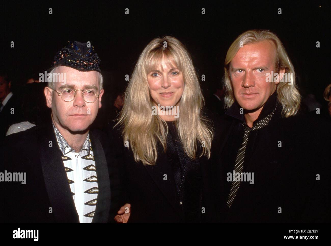 Elton John avec Alana Stewart et Alexander Godunov au Vanity Fair Magazine's 'Just Say Yes' avantage pour la Phoenix House aux Culver Studios à Culver City, Californie. 22 mars 1990 crédit: Ralph Dominguez/MediaPunch Banque D'Images