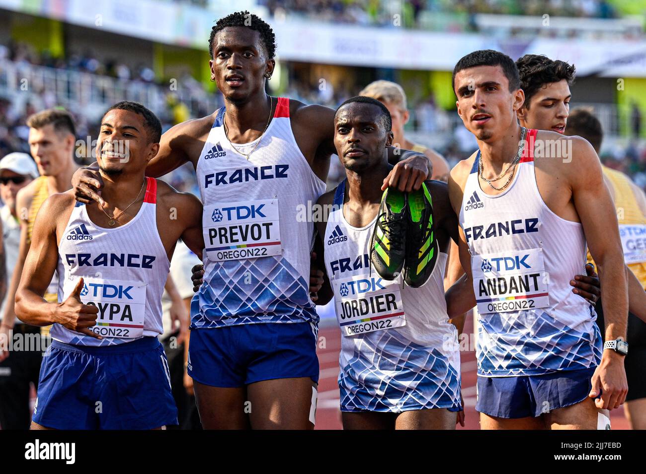 EUGENE, ÉTATS-UNIS - JUILLET 23 : Simon Boypa de France, Loic Prevot de France, Thomas Jordier de France, Teo Andant de France en compétition sur le relais masculin 4x 400m lors des Championnats du monde d'athlétisme sur 23 juillet 2022 à Eugene, États-Unis (photo d'Andy Astfalck/BSR Agency) Atletiekunie Banque D'Images