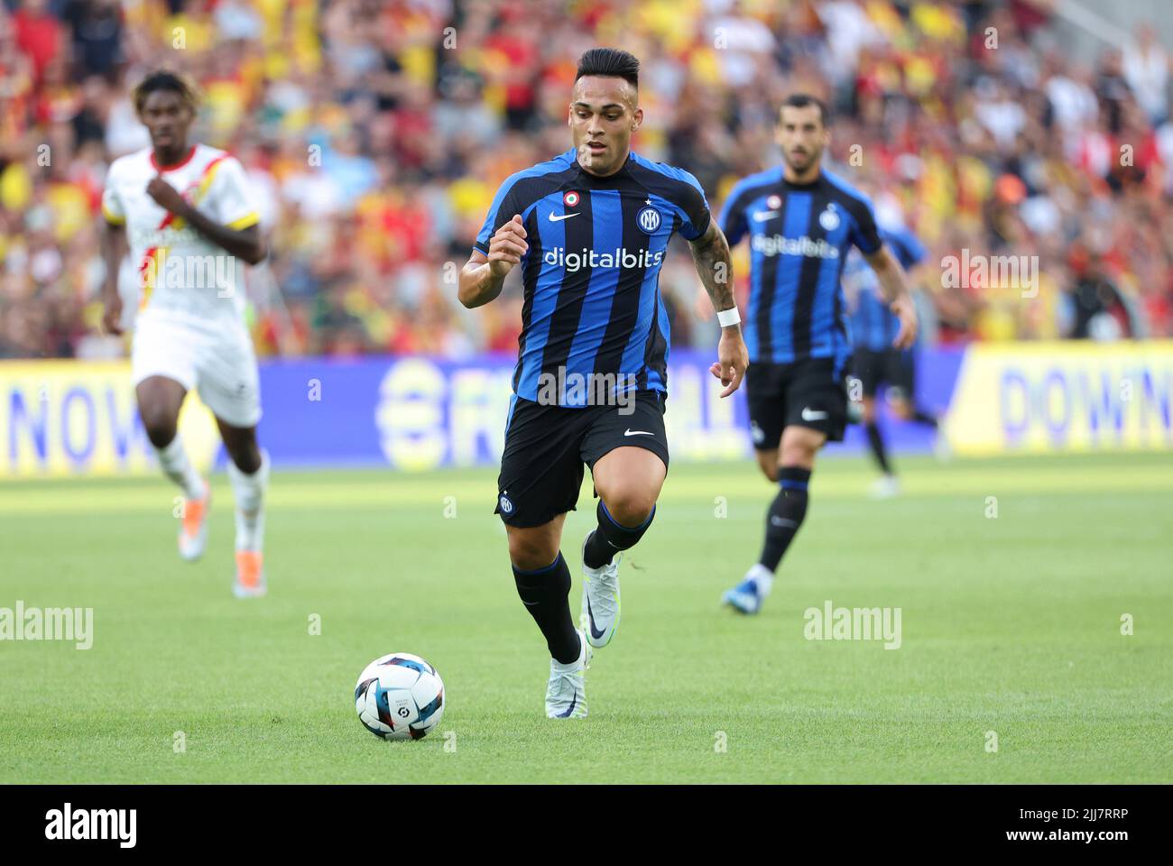 Lautaro Martinez de l'Inter Milan lors du match de football pré-saison entre RC Lens et l'Inter Milan (FC Internazionale) sur 23 juillet 2022 au Stade Bolaert-Delelis à Lens, France - photo Jean Catuffe / DPPI Banque D'Images Lautaro Martinez de l'Inter Milan lors du match de football pré-saison entre RC Lens et l'Inter Milan (FC Internazionale) sur 23 juillet 2022 au Stade Bolaert-Delelis à Lens, France - photo Jean Catuffe / DPPI Banque D'Images