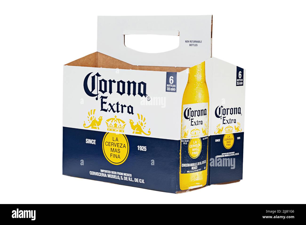 Ukraine, Kiev - 12 juillet. 2022: Carton vide de Corona Extra Beer, vue latérale avant. Corona est la bière importée la plus populaire de l'United Sta Banque D'Images