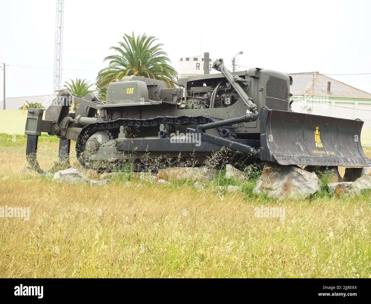 Chaîne caterpillar bulldozer Cat à usage militaire à Espinho Banque D'Images