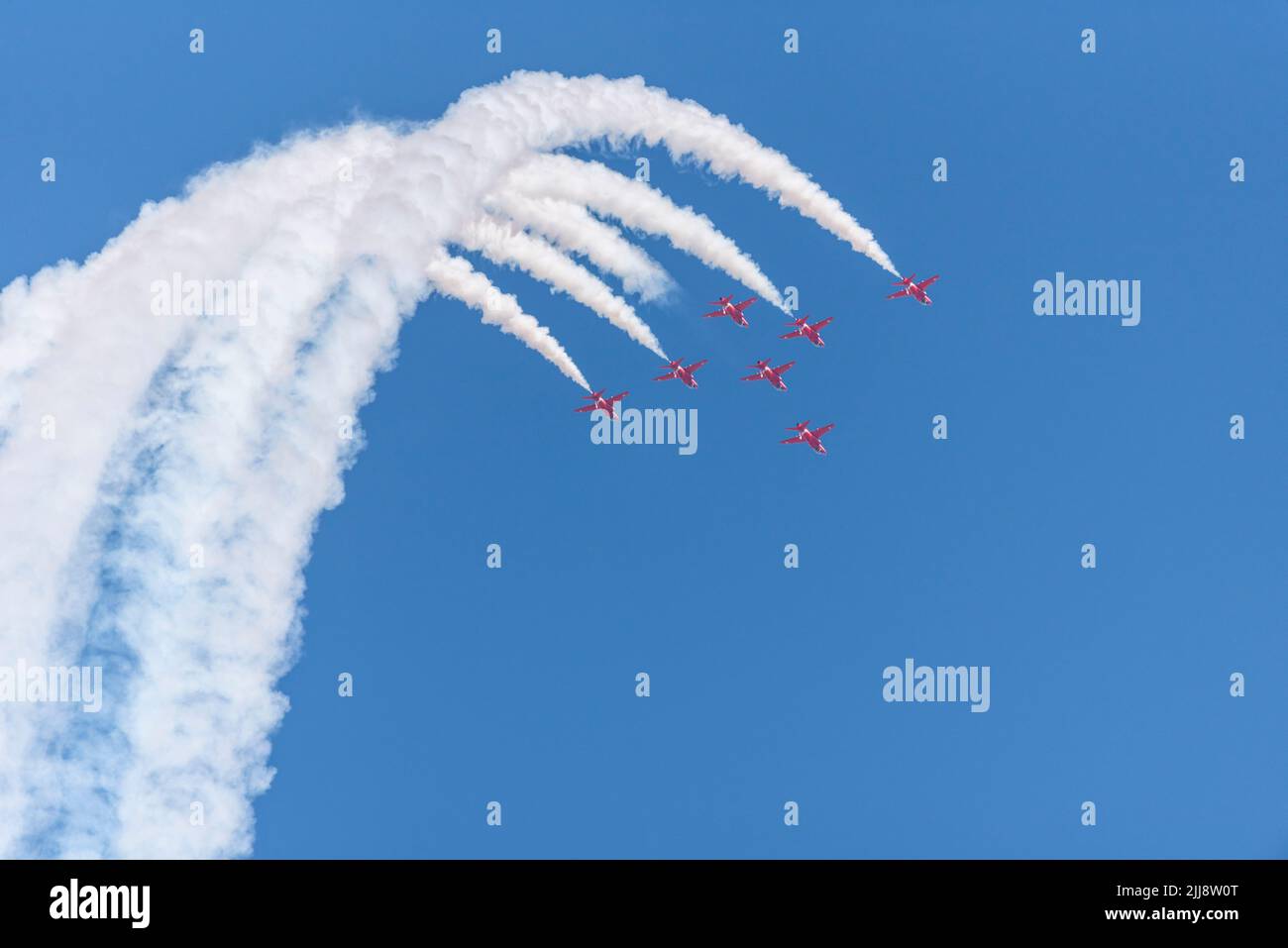 RAF Red Arches équipe d'affichage inversé au sommet d'une boucle au Royal International Air Tattoo, RIAT Airshow, RAF Fairford, Gloucestershire, Royaume-Uni Banque D'Images
