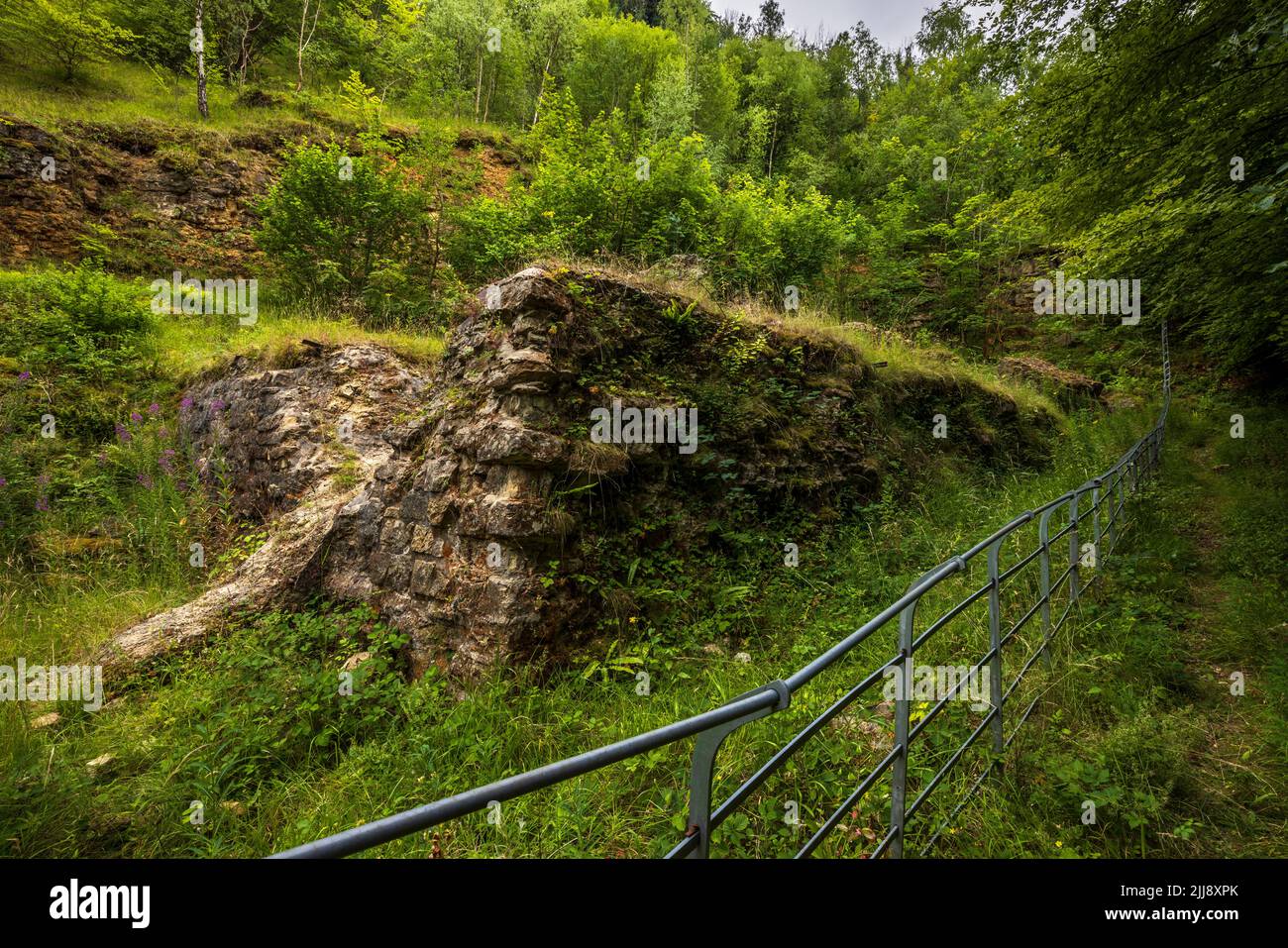 Les restes des fours à chaux de Leckhampton près de Cheltenham Spa, Gloucestershire, Angleterre Banque D'Images