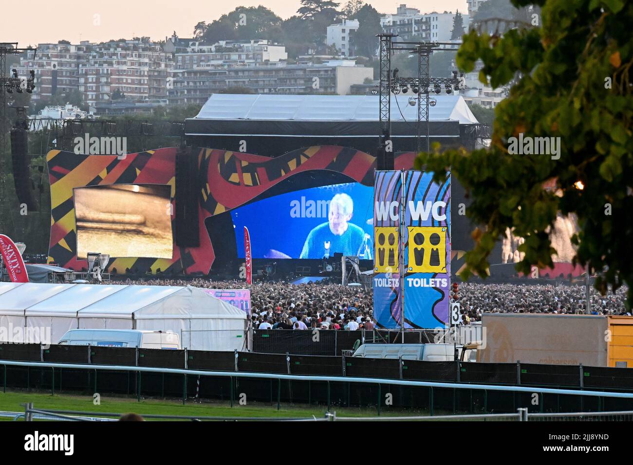 Hommage à Charlie Watts avant le concert Rolling Stones à l'hippodrome de Longchamp à Paris, France à 23 juillet 2022. (Photo de Lionel Urman/Sipa USA) Banque D'Images