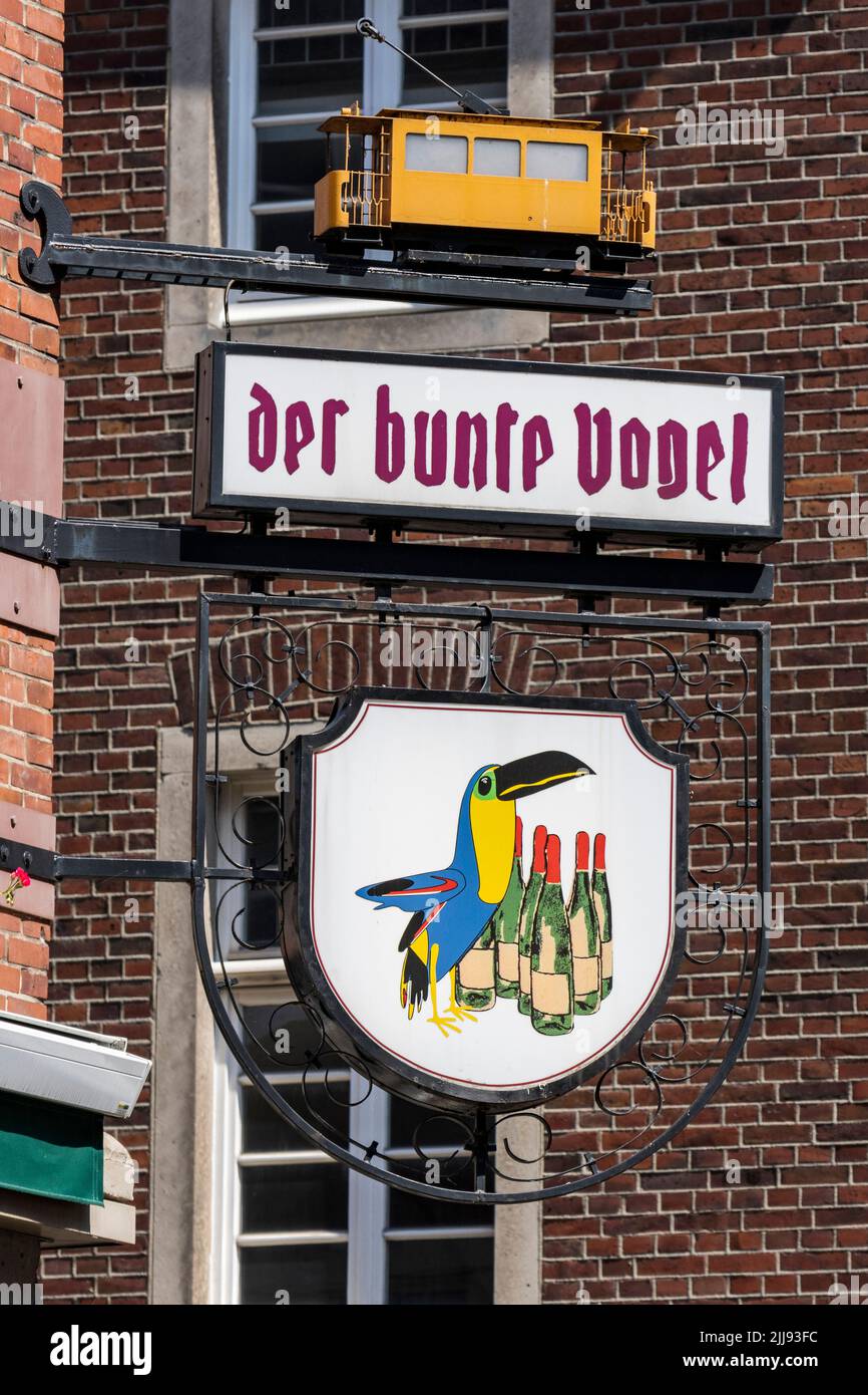 Panneau suspendu du restaurant et pub Der bunte Vogel, Münster, Westphalie, Rhénanie-du-Nord-Westphalie, Allemagne Banque D'Images