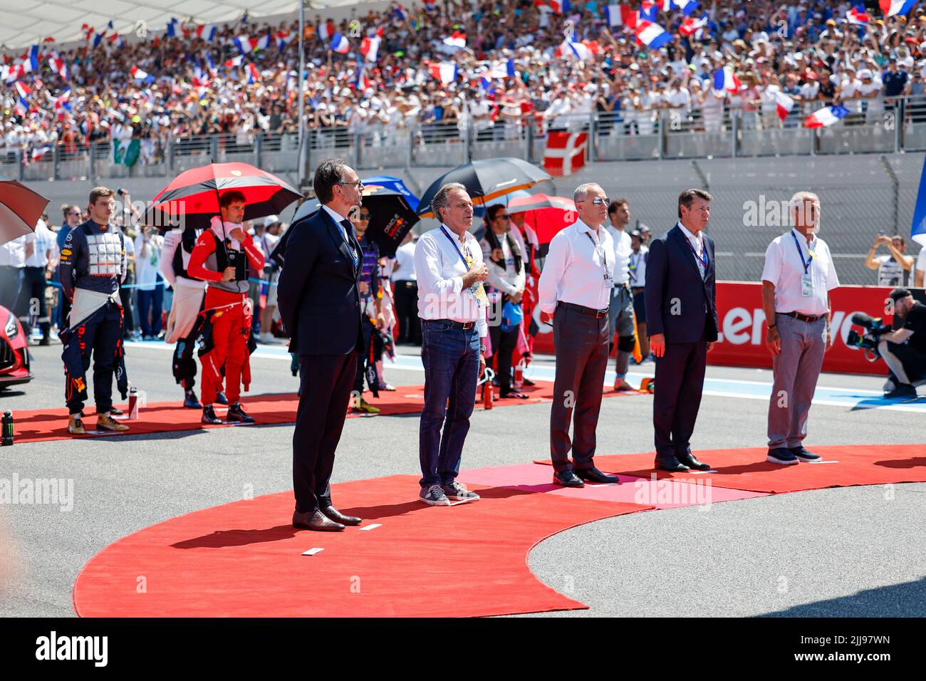 Le Castellet, France - 24/07/2022, Deschaux Nicolas, présidente de la FFSA avec Estrosi Christian, maire de Nice, Domenicali Stefano (ita), président-directeur général de Formula One Group FOG, Falco Hubert, maire de Toulon et Muselier Renaud, président de la région PACA pendant le Grand Prix de France de Formule 1 de Lenovo, Grand Prix de France 2022, 12th tour du Championnat du monde de Formule 1 2022 de la FIA de 22 juillet à 24, 2022 sur le circuit Paul Ricard, au Castellet, France - photo Julien Delfosse / DPPI Banque D'Images