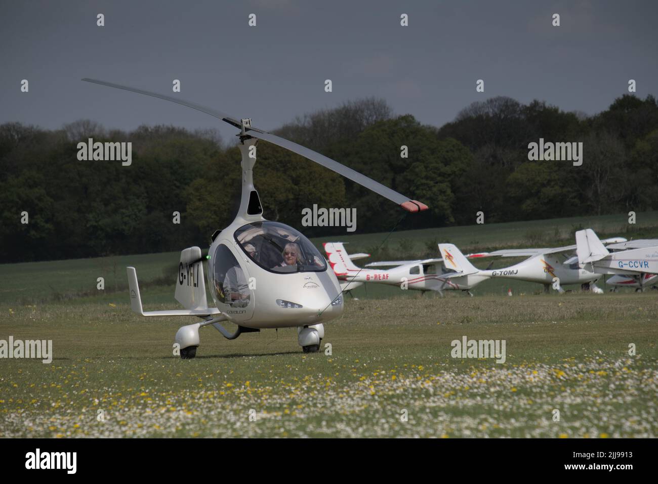 Un gyrocoptère RotorSport UK Cavalon à l'aérodrome de Popham, dans le Hampshire, pour le salon Microlight 2022 Banque D'Images