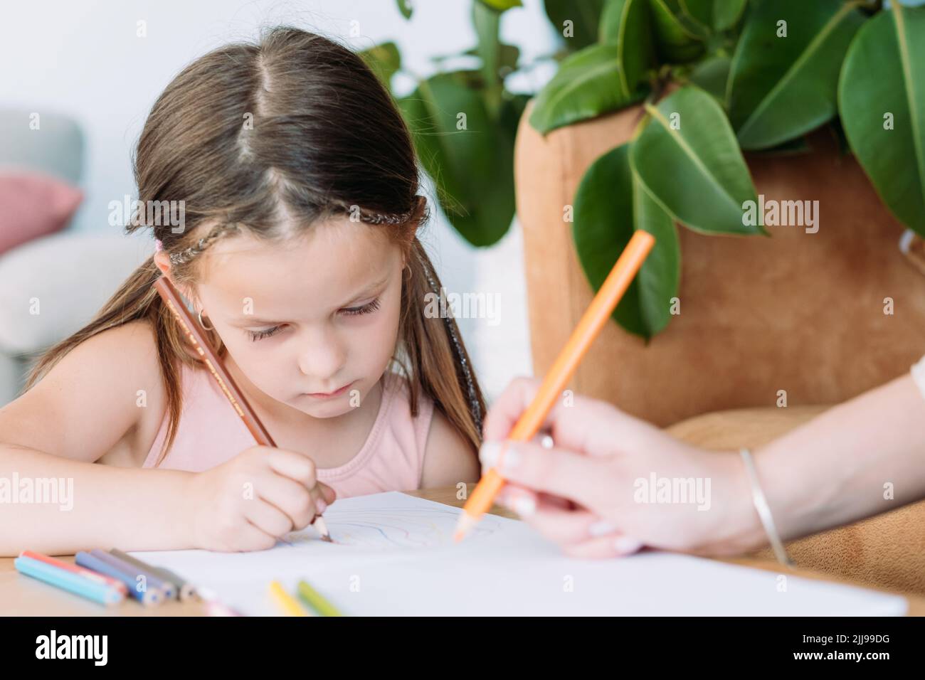 enfants art loisirs peinture art hobby fille dessiner Banque D'Images