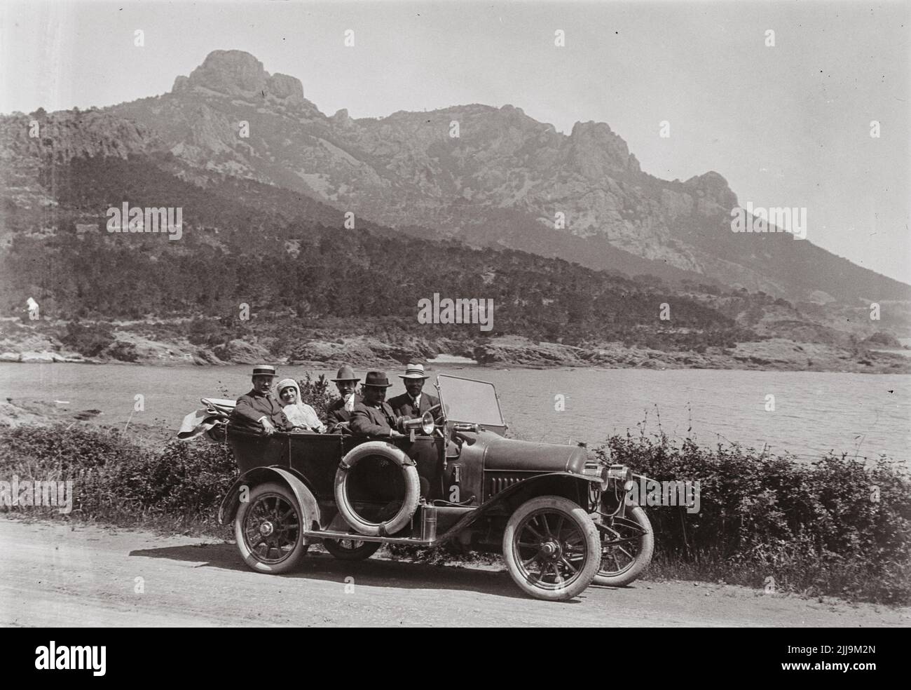 Voyage en voiture dans la région de Cannes (France) début 1900s - voyage en automobile débtut des années 1900 Banque D'Images