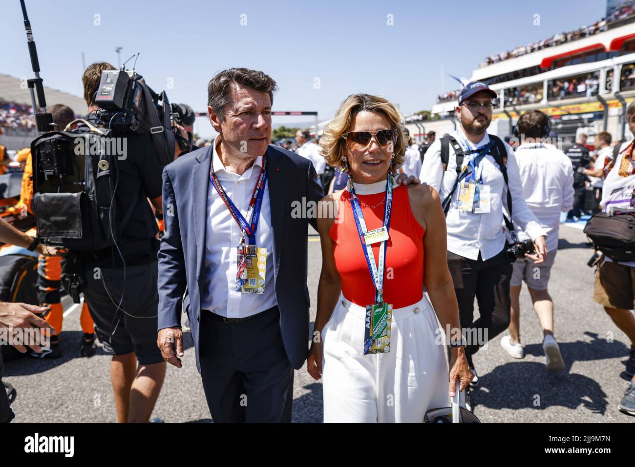 Le Castellet, France - 24/07/2022, le Castellet, France - 24/07/2022, Estrosi Christian, Nice maire et son épouse lors du Grand Prix de France de Formule 1 de Lenovo, Grand Prix de France 2022, 12th tour du Championnat du monde de Formule 1 de la FIA 2022 de 22 juillet à 24, 2022 sur le circuit Paul Ricard, au Castellet, France - photo: Julien Delfosse / DPPI/DPPI/LiveMedia Banque D'Images