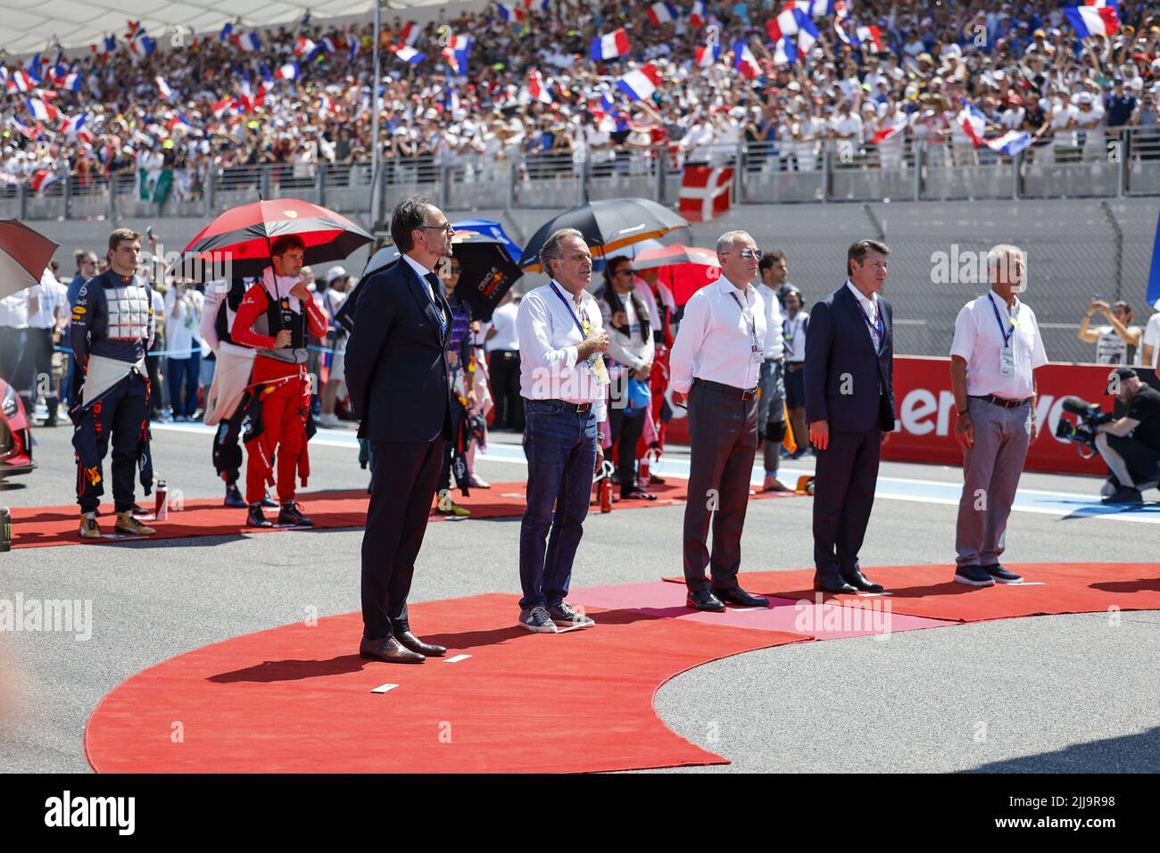 Le Castellet, France - 24/07/2022, le Castellet, France - 24/07/2022, Deschaux Nicolas, Président de la FFSA avec Estrosi Christian, maire de Nice, Domenicali Stefano (ita), président et chef de la direction de Formula One Group FOG, Falco Hubert, maire de Toulon et Muselier Renaud, président de la région PACA pendant le Grand Prix de France de Formule 1 de Lenovo, Grand Prix de France 2022, 12th tour du Championnat du monde de Formule 1 2022 de la FIA de 22 juillet à 24, 2022 sur le circuit Paul Ricard, au Castellet, France - photo: Julien Delfosse / DPPI/DPPI/LiveMedia Banque D'Images