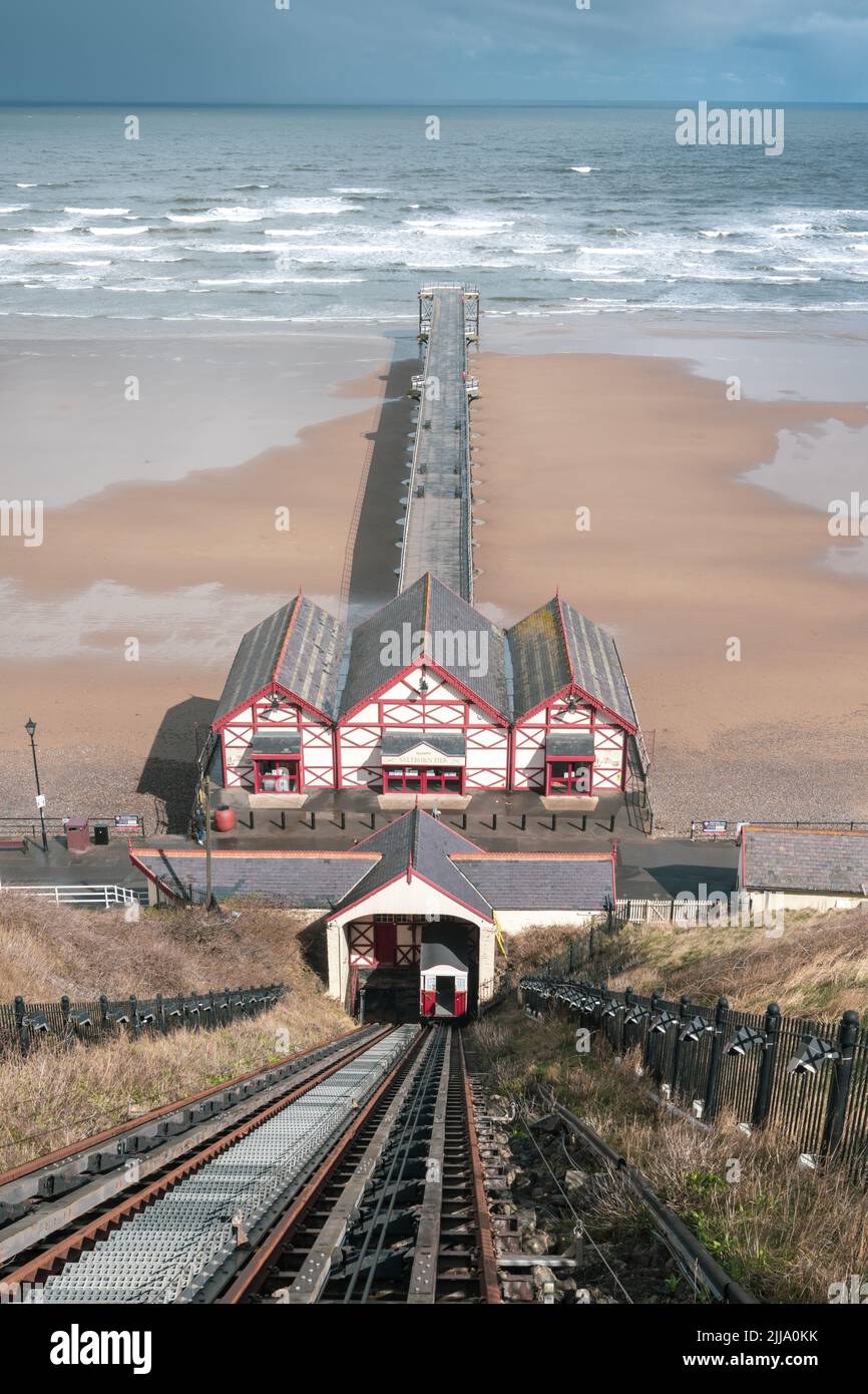 La falaise et la jetée de Saltburn-by-the-Sea Banque D'Images