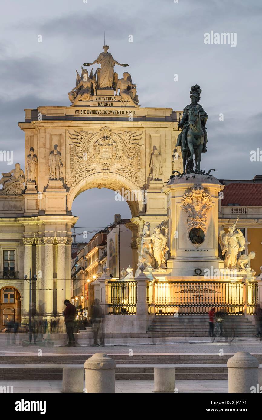 Statue du roi José sur la place du Commerce à Lisbonne la nuit, Portugal. Banque D'Images