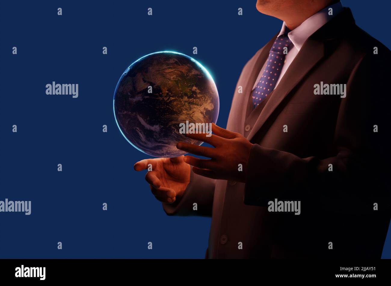 3D Illustration. 3D Rendering , homme d'affaires tient le monde , concept, entreprise de marketing viral Banque D'Images