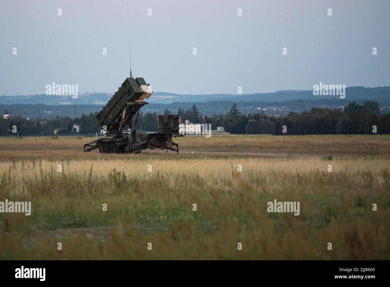 Rzeszow, Pologne. 24th juillet 2022. MIM-104 les systèmes de missiles antiaériens Patriot de courte portée pour la défense contre les aéronefs, les missiles de croisière et les missiles balistiques tactiques de moyenne portée sont situés à l'aéroport de Rzeszow. Credit: Christophe bateau/dpa/Alay Live News Banque D'Images