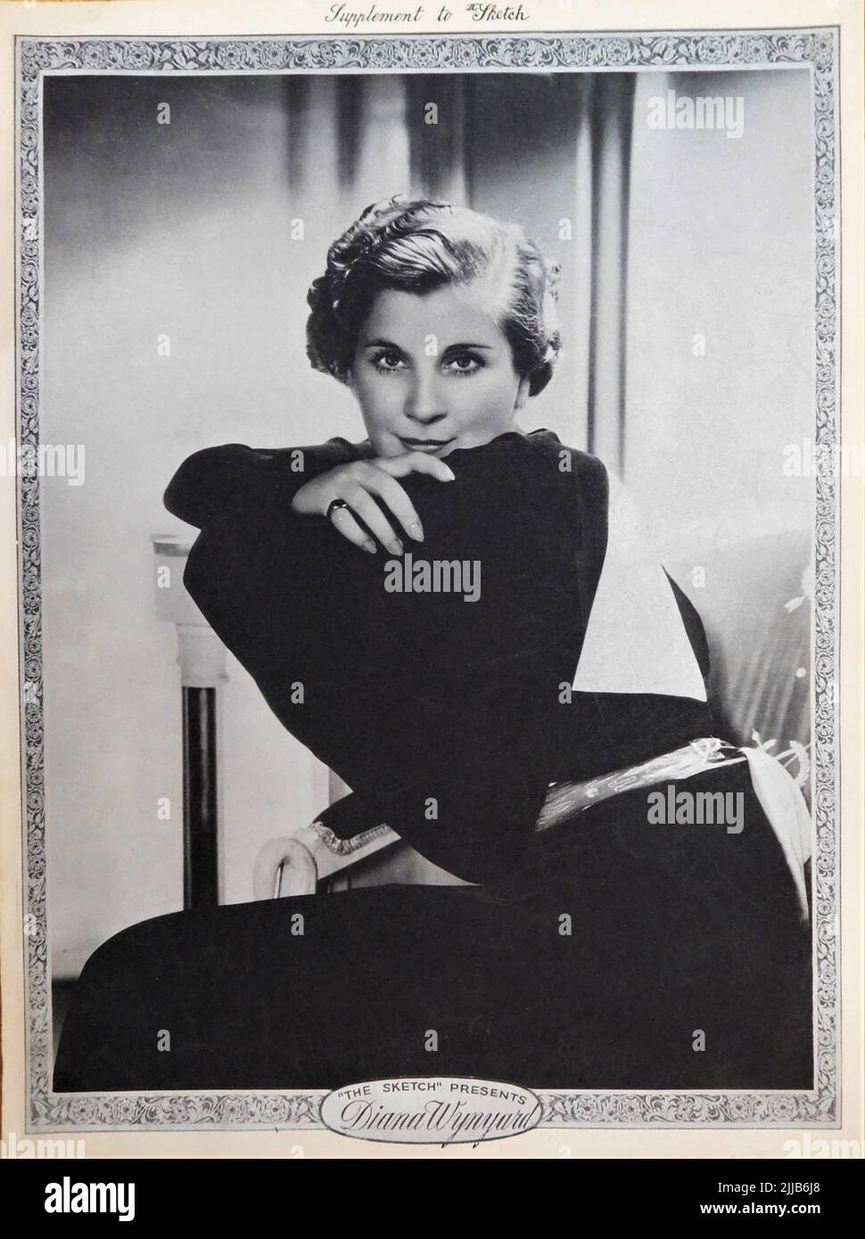 Film Star DIANA WYNYARD Silver Finish Portrait imprimé présenté dans le British Magazine The Sketch vers 1933 Banque D'Images