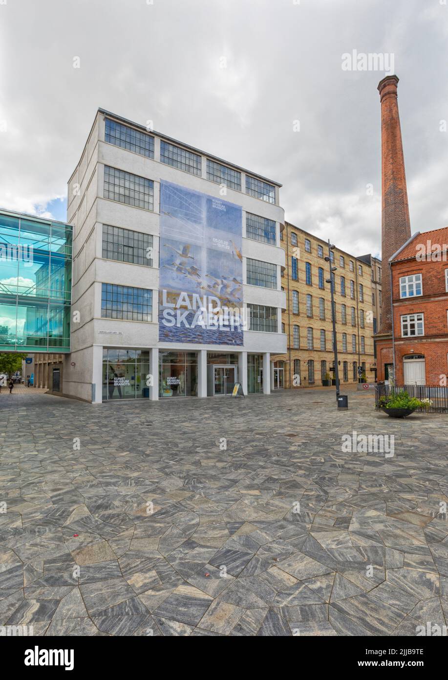 Odense, Danemark – 15 juin 2022 : ancienne usine textile, aujourd'hui avec le musée d'art « Kunstmuseum Brandt » Banque D'Images