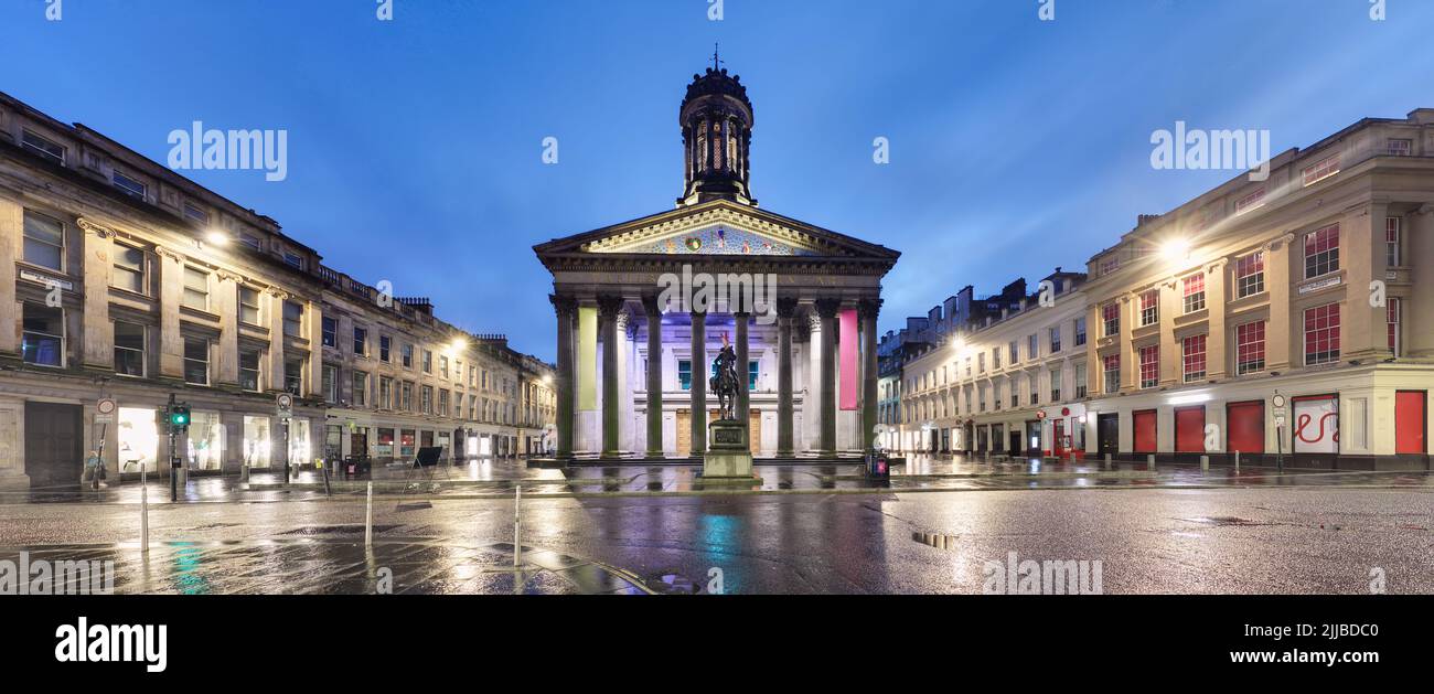 Galerie d'art moderne à Royal Exchange Square au coeur du centre-ville de Glasgow au crépuscule, en Écosse, panorama Banque D'Images