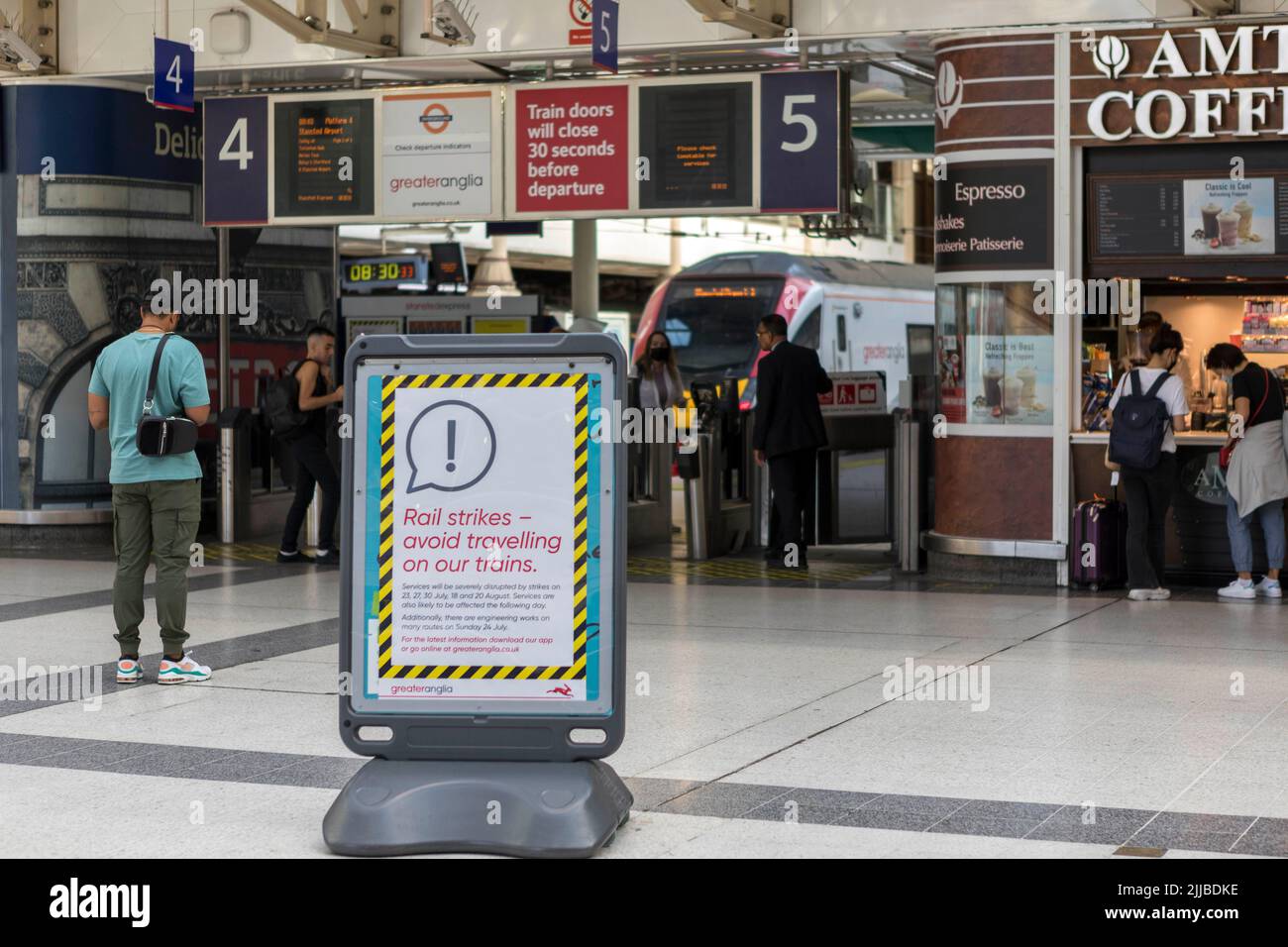 Une grève ferroviaire menée aujourd'hui par Greateranglia permettra de réduire les services à destination de la gare de Liverpool Street à Londres. Aslef, le syndicat des conducteurs de train, l’a également fait Banque D'Images