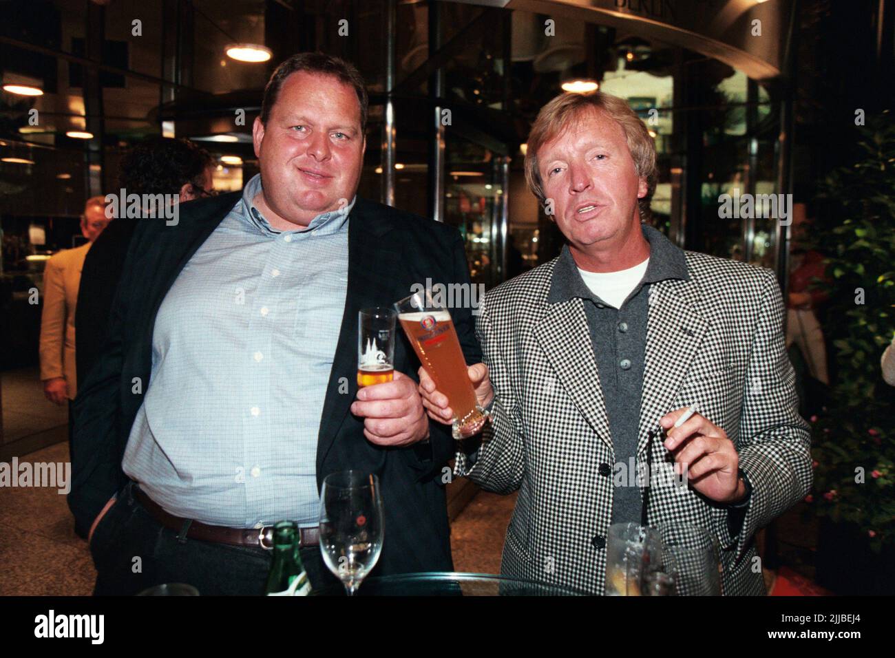 Samedi 1, émission télévisée 'ICH drück' Dich!' - Der deutsche Kabarettist und Schauspieler Ottfried Fischer und der deutsche Moderator und Schauspieler Werner Schulze-Erdel. Banque D'Images