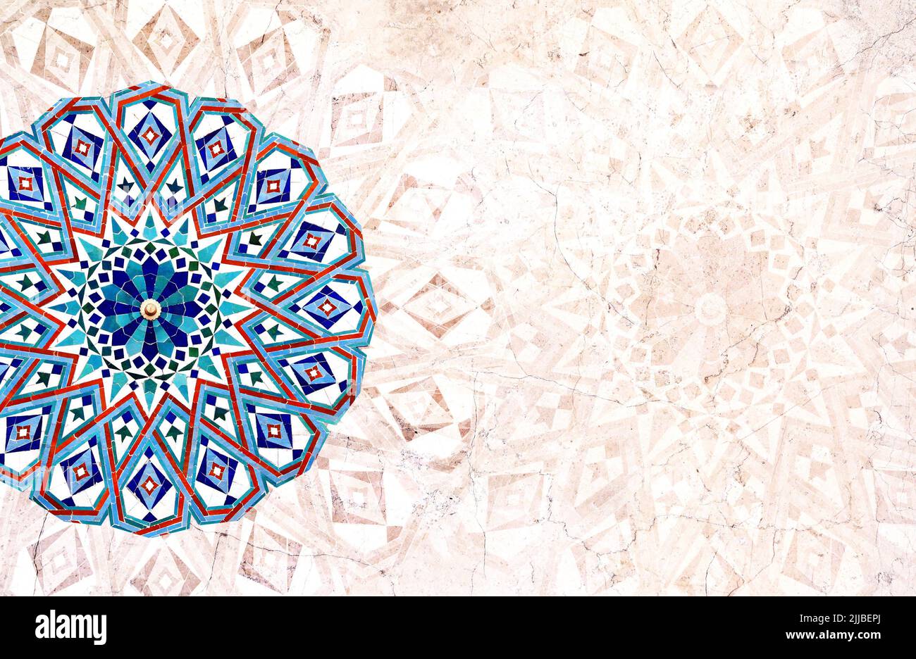 Détail de mur traditionnel persan mosaïque avec ornement géométrique et floral, Iran. Arrière-plan horizontal ou vertical avec carreaux de céramique. Maquette Banque D'Images