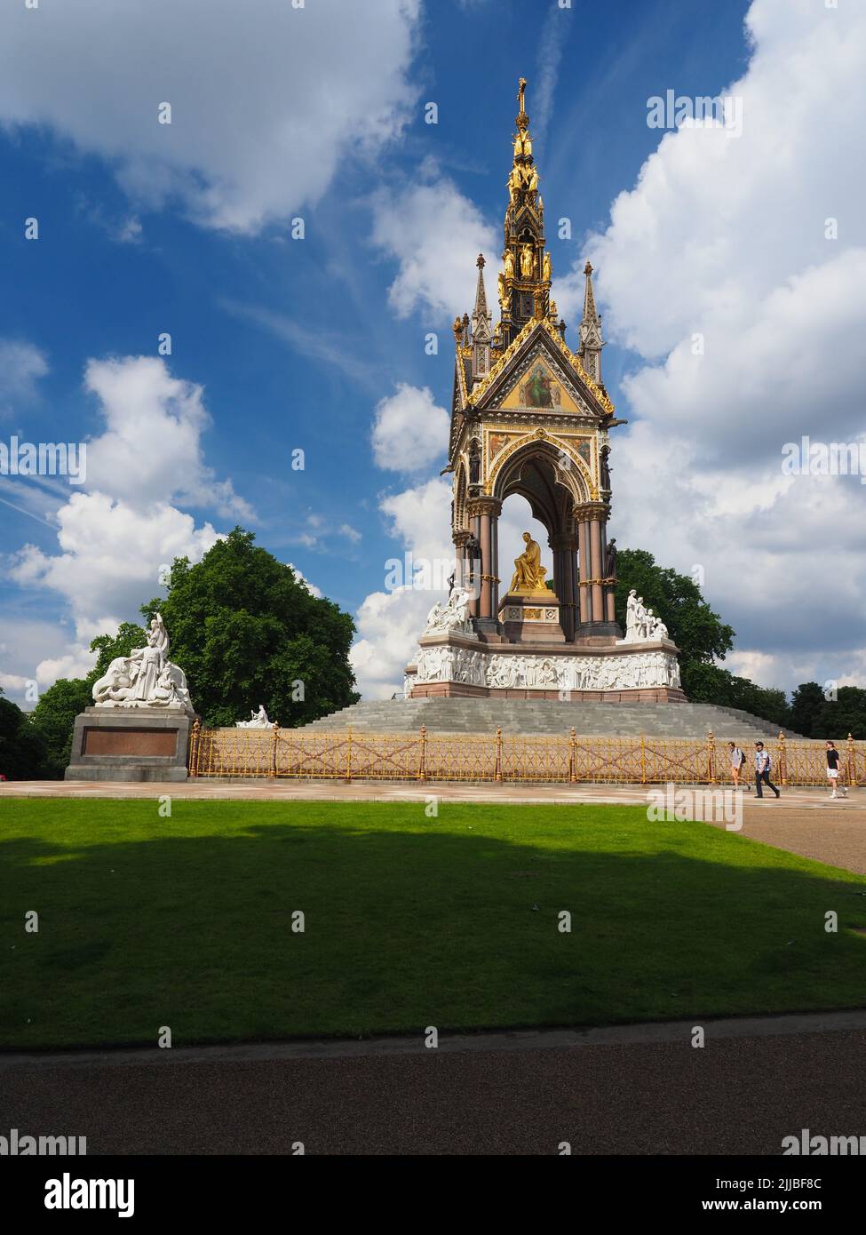 Le Royal Albert Memorial à Kensington à Londres, lors d'un bel été Banque D'Images