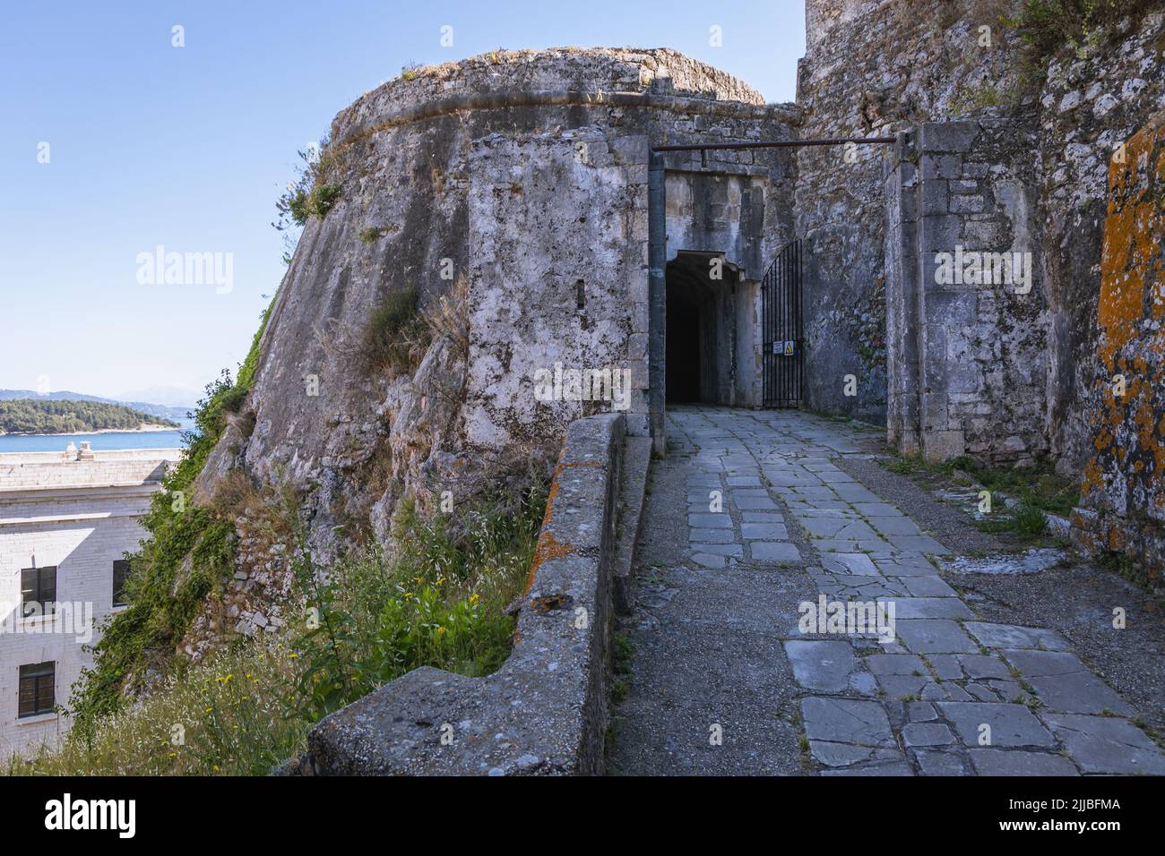 Passage dans l'ancienne forteresse vénitienne dans la ville de Corfou sur une île grecque de Corfou Banque D'Images