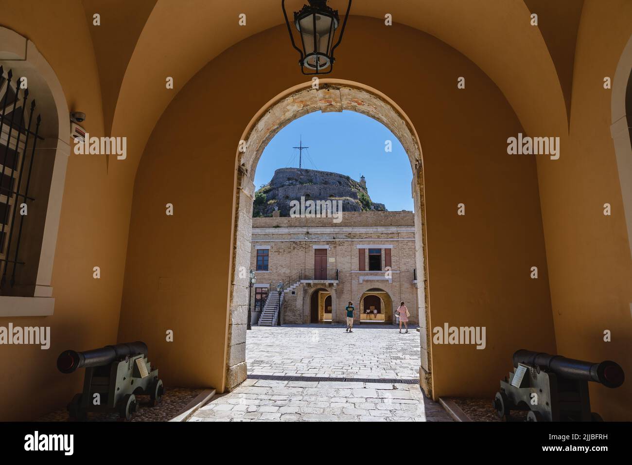 Passage dans l'ancienne forteresse vénitienne dans la ville de Corfou sur une île grecque de Corfou Banque D'Images