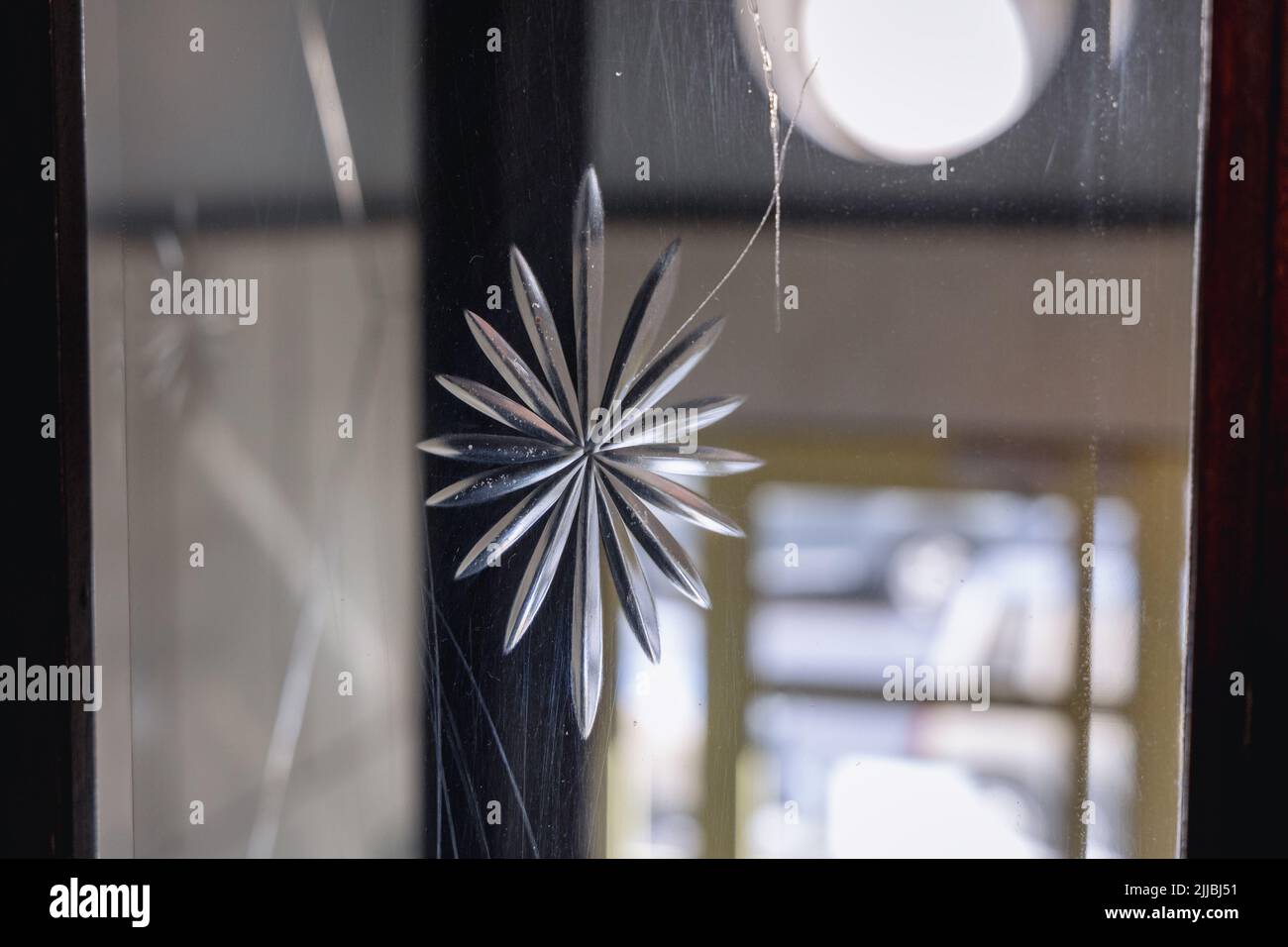 Décoration originale en verre dans une maison en bâtiment située au 1, rue Asnyka, construite par Ignacy Kraus en 1937-1938, exemple d'architecture moderniste à Rzeszow, Pologne Banque D'Images