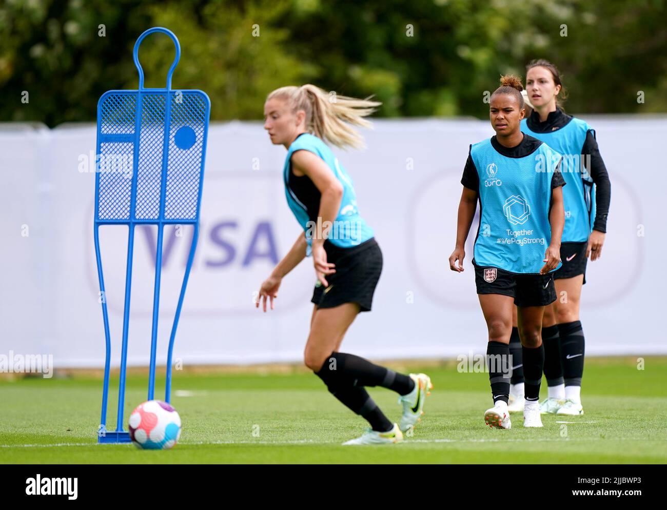 Nikita Parris (à droite) pendant une séance d'entraînement au Lensbury Resort, Teddington. Date de la photo: Lundi 25 juillet 2022. Banque D'Images