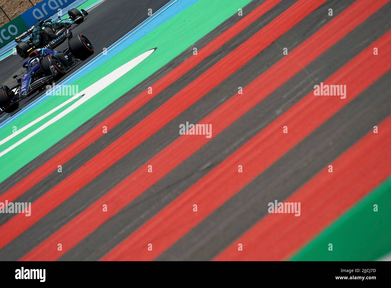 Le Castellet, Frankreich. 22nd juillet 2022. 07/22/2022, circuit Paul Ricard, le Castellet, FORMULE 1 LENOVO GRAND PRIX DE FRANCE 2021, sur la photo Nicholas Latifi (CAN), Williams Racing, lance Rand (CAN), Aston Martin Aramco cognizant Formula One Team crédit: dpa/Alay Live News Banque D'Images