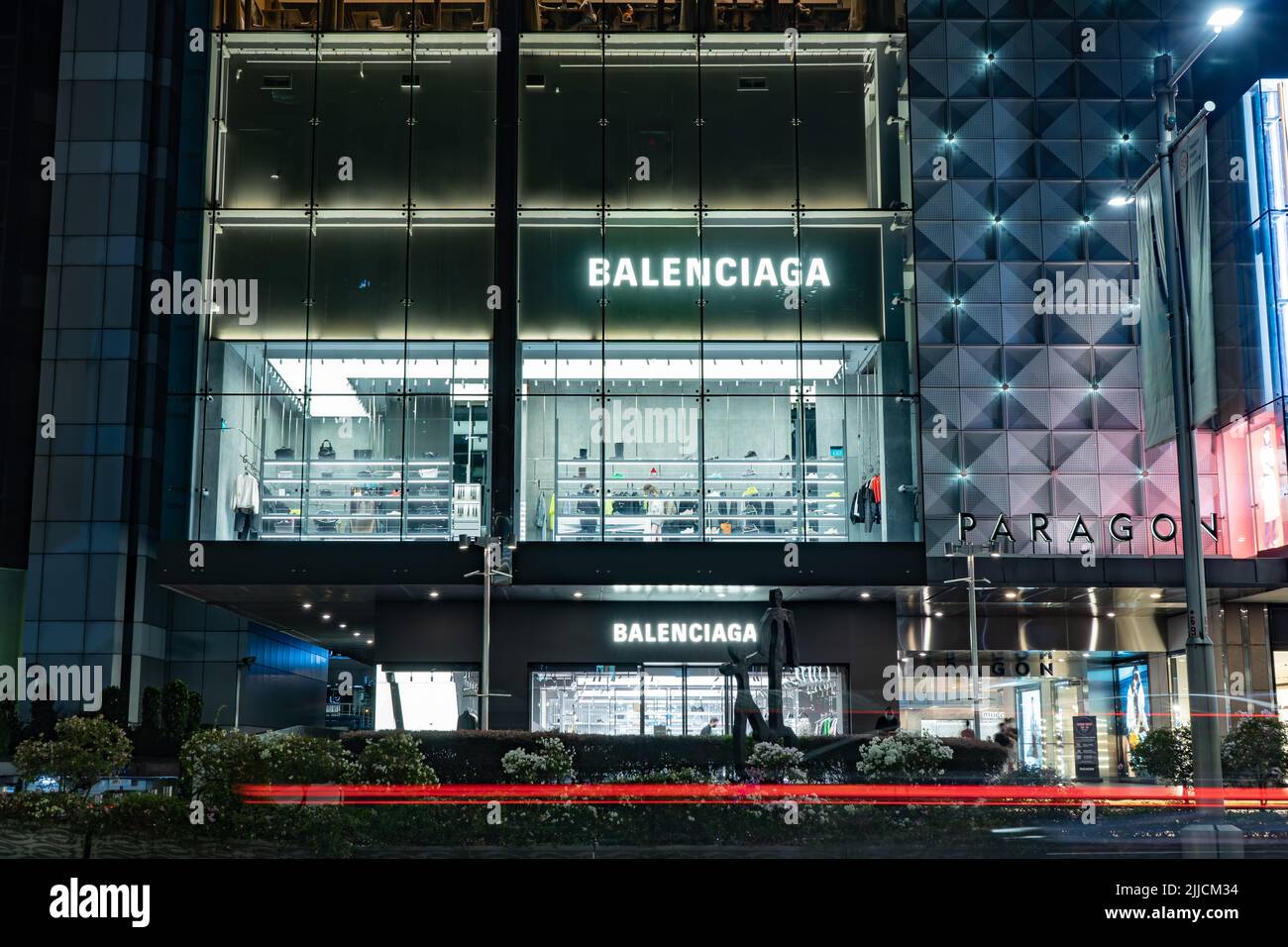 Singapour - 19 juillet 2022 : magasin Balenciaga au centre commercial Paragon. Banque D'Images