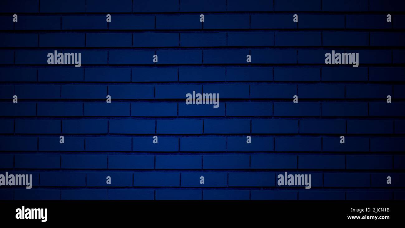 Mur en brique de couleur bleu foncé et projecteur sur la surface comme arrière-plan, image longue Banque D'Images