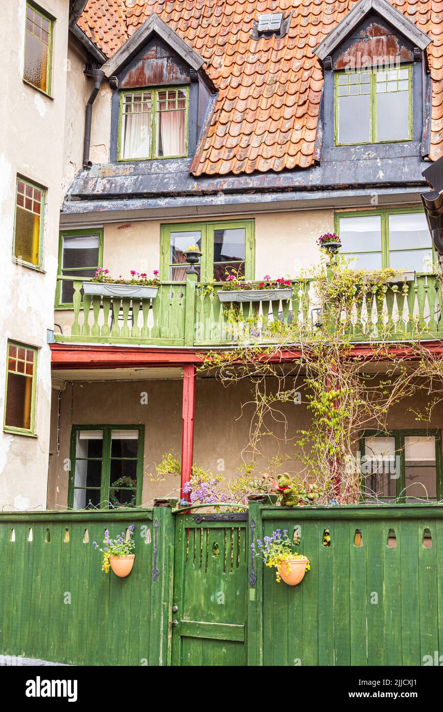 Vieilles maisons traditionnelles derrière la Grande place (Stora Torget) dans la ville médiévale de Visby, sur l'île de Gotland, dans la mer Baltique au large de la Suède Banque D'Images