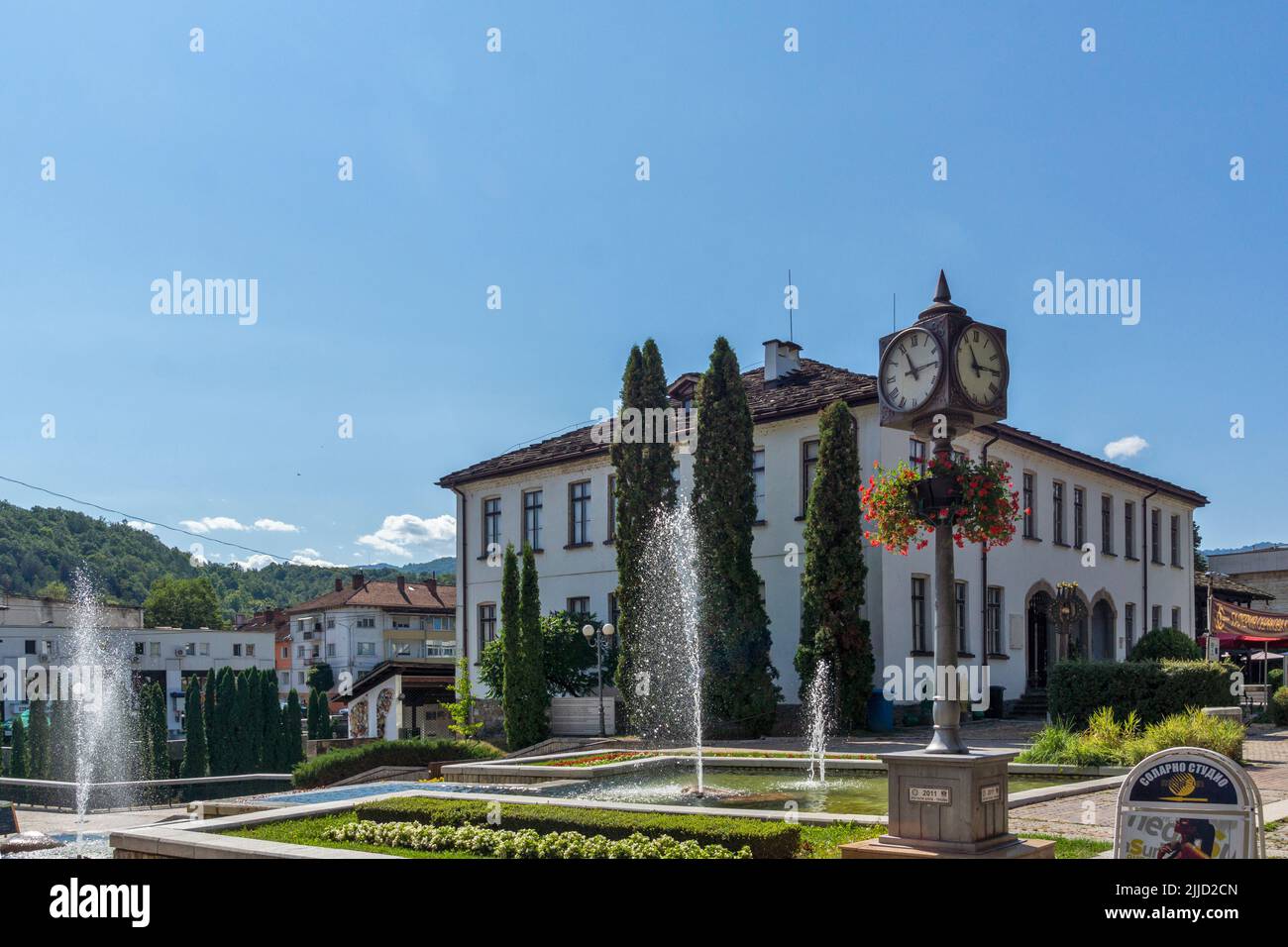 TROYAN, BULGARIE - 31 AOÛT 2021 : vue imprenable sur le centre de la ville de Troyan, région de Lovech, Bulgarie Banque D'Images