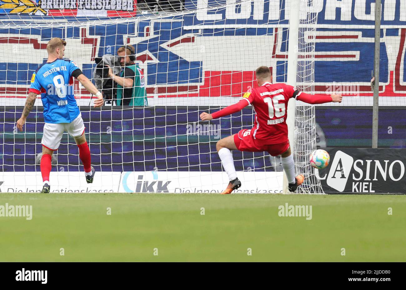 Keel, Allemagne. 23rd juillet 2022. Firo : 07/23/2022, football, 2nd division, 2nd Bundesliga, Saison 2022/2023, Holstein Kiel - 1st FC Kaiserslautern, FCK Goal Goal chance Julian Niehues . Credit: dpa/Alay Live News Banque D'Images