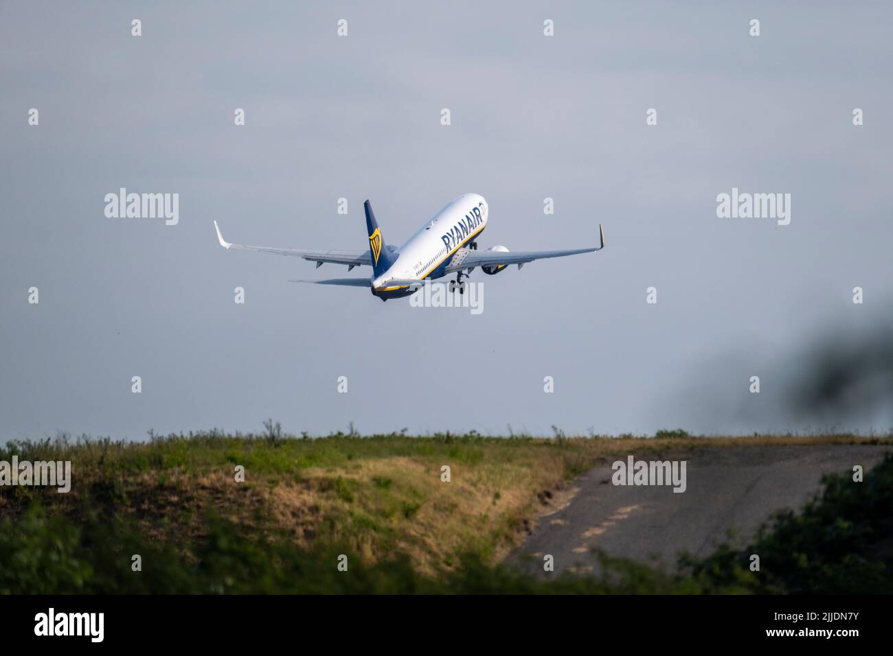 Copenhague / DANEMARK - 22 JUILLET 2022 : un Boeing 737-800 , exploité par Ryanair, qui part de l'aéroport de Copenhague CPH. Enregistrement EI-EKO Banque D'Images