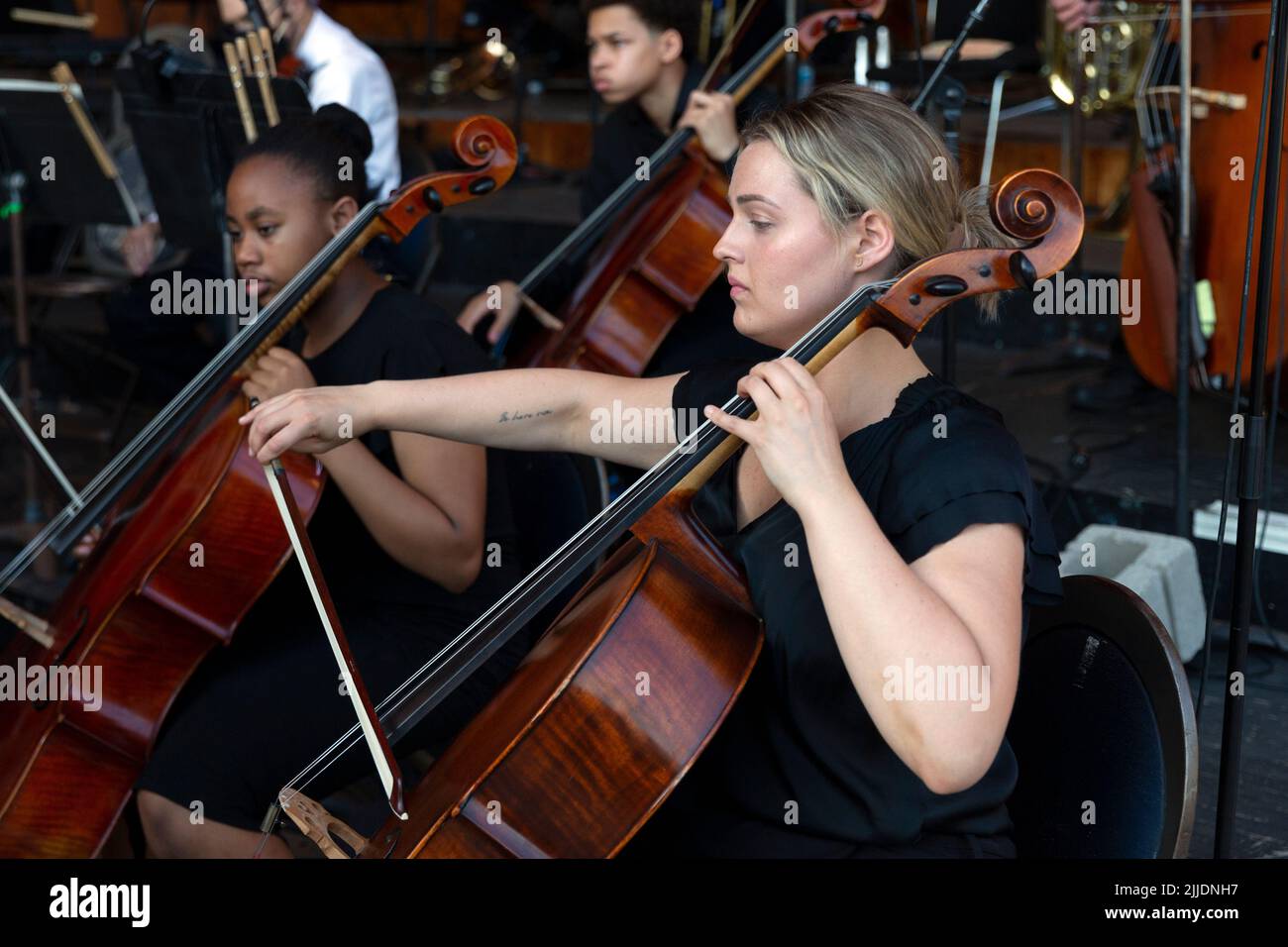Boston Landmarks Orchestra se produit au Hatch Shell sur l'Esplande, Boston, Massachusetts Banque D'Images