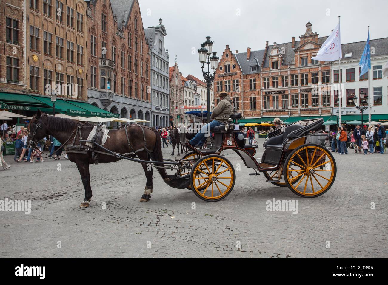 Brugges, Belgique, touristes en voiture, visite de la vieille ville Banque D'Images