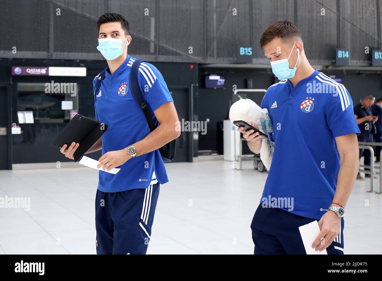 Zagreb, Croatie, 25 juillet 2022. Marko Tolic, joueur de football du GNK Dinamo, est visible à l'aéroport Franjo Tudjman de Zagreb, en Croatie, sur 25 juillet 2022. Le départ des footballeurs GNK Dinamo à Skopje avant le match contre le FC Shkupi 1927 lors du tour préliminaire 2nd de la Ligue des champions de l'UEFA. Photo: Luka Stanzl/PIXSELL Banque D'Images