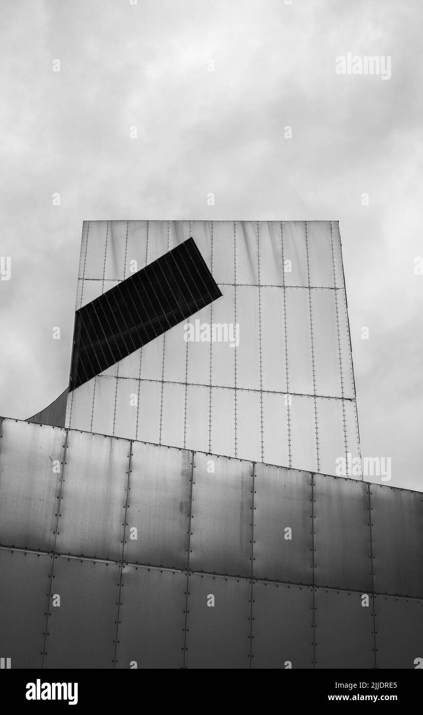 Image en noir et blanc d'une section du Musée impérial de la guerre, Salford, Royaume-Uni. Banque D'Images