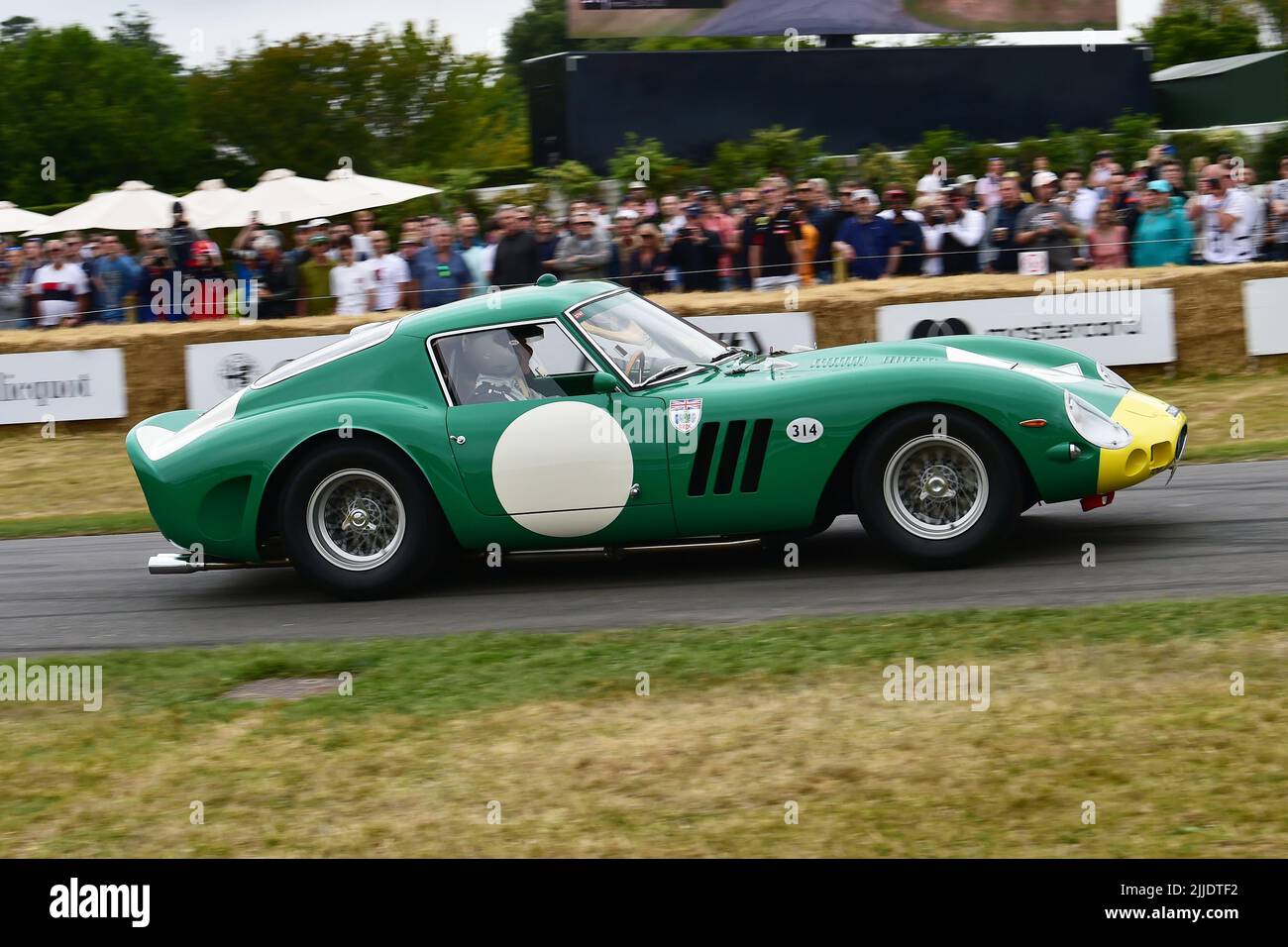 Neill McReynolds, Ferrari 250 GTO, Une sélection du passé illustre de Ferrari, un mélange de voitures de sport, GT Racers et Formule 1, 75 ans de Ferrar Banque D'Images