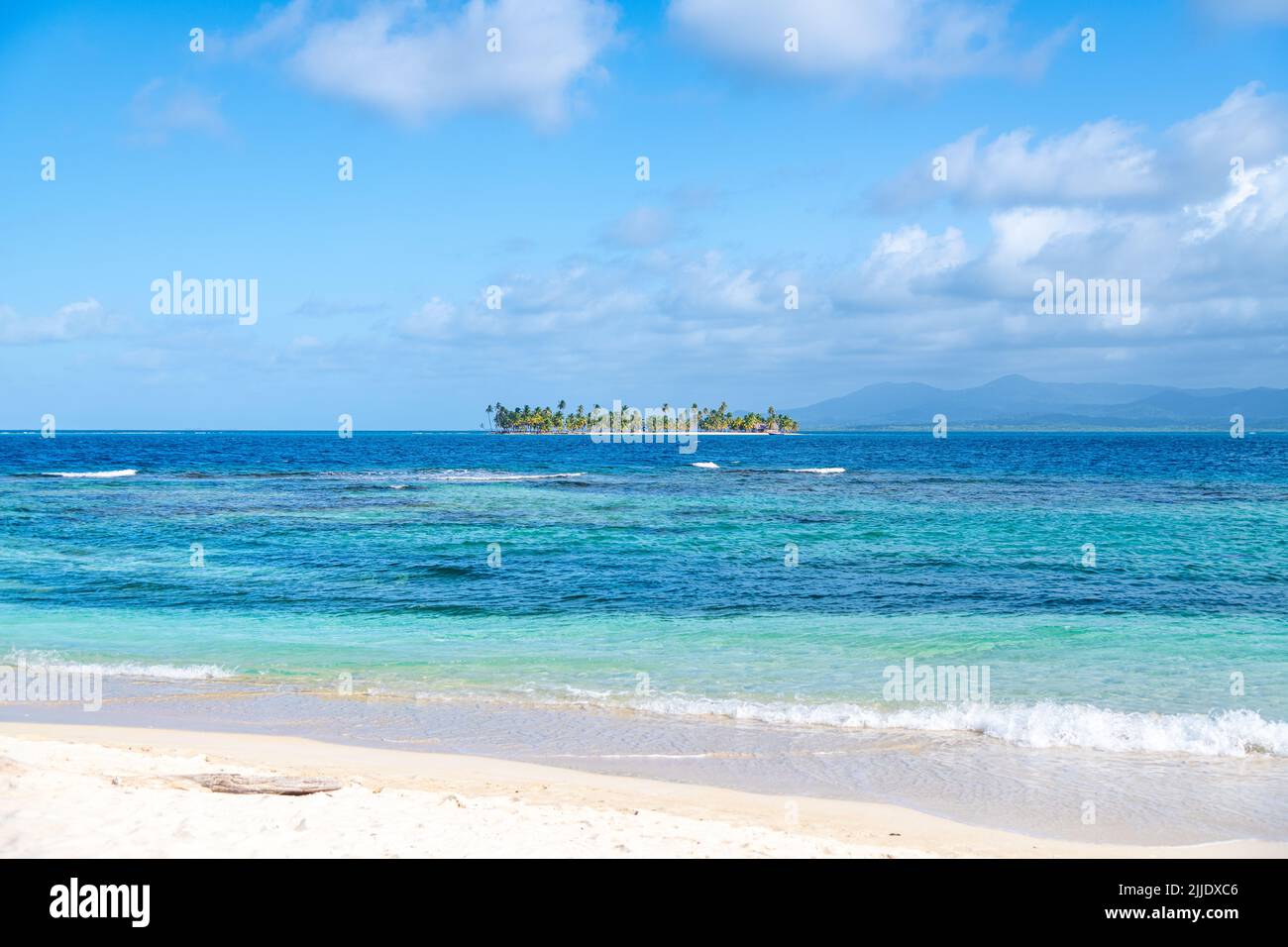 Une vue sur une île dans les îles San Blas au Panama Banque D'Images