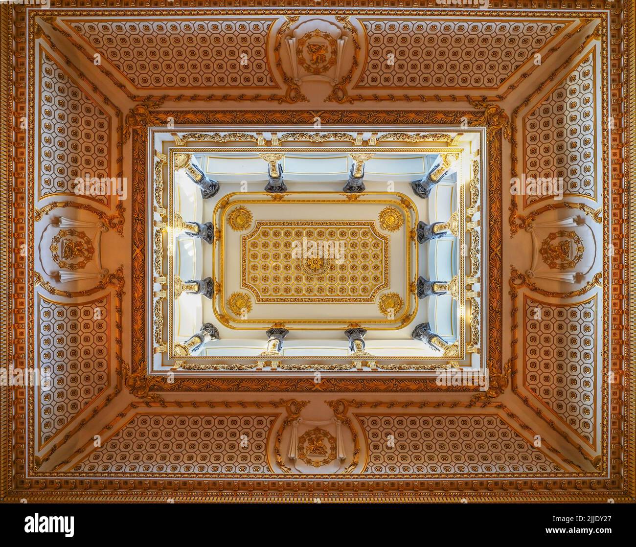 Le plafond du hall central de Lancaster House à Mayfair, Londres, qui a été utilisé dans le tournage de la couronne. Date de la photo: Jeudi, 31 mars, 20 Banque D'Images