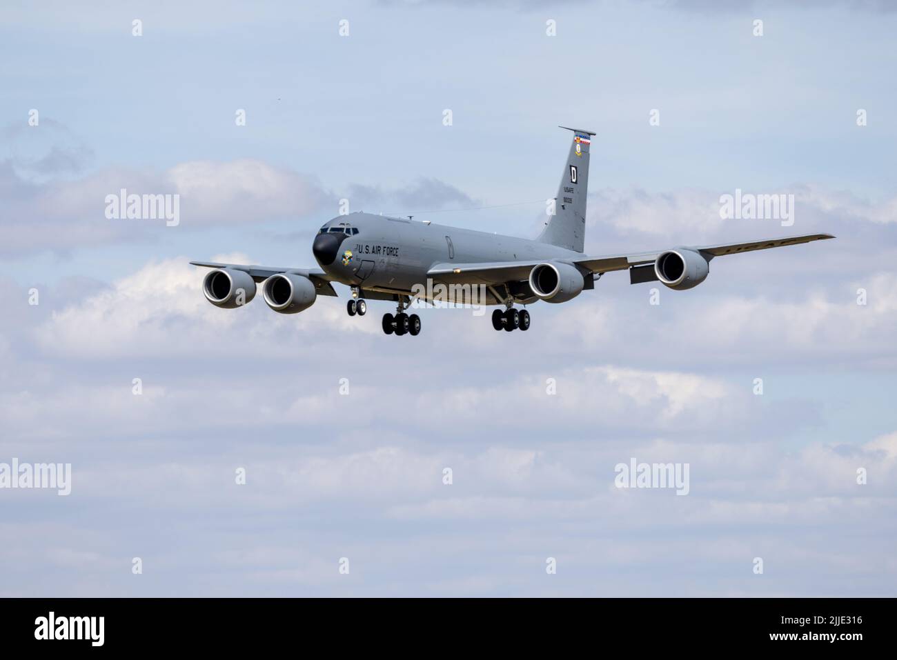 US Air Force KC-135R Stratotanker de l'escadron de ravitaillement aérien 351st, arrivant à la RAF Fairford pour participer à la RIAT 2022 Banque D'Images