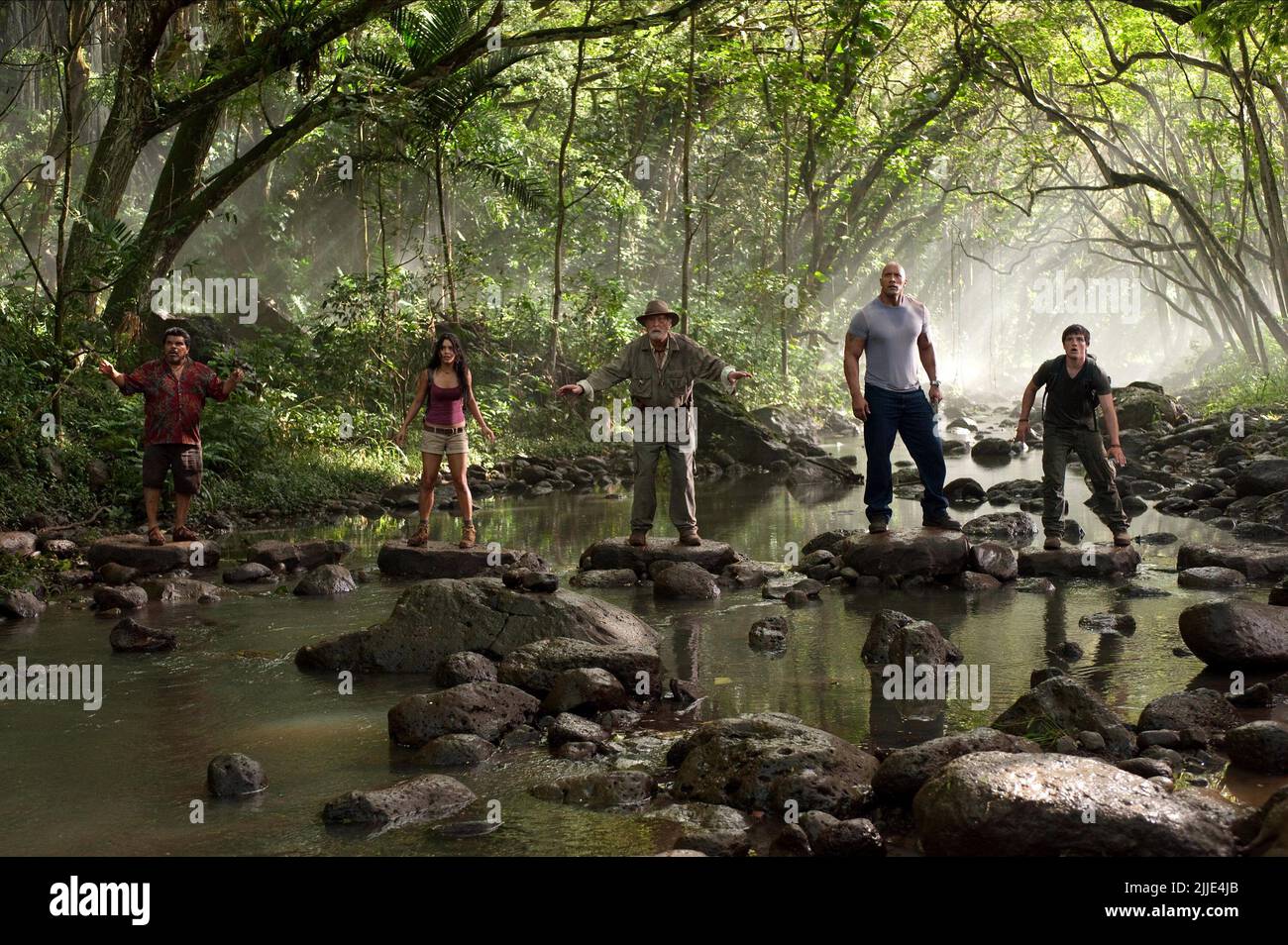 LUIS GUZMAN, Vanessa Hudgens, Michael Caine, DWAYNE JOHNSON, Josh Hutcherson, voyage 2 : L'île mystérieuse, 2012 Banque D'Images